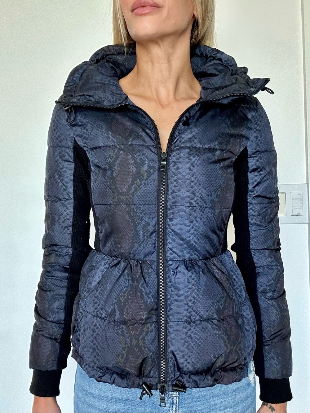Armani Exchange Black Snakeskin-Print Quilted Hooded Puffer
